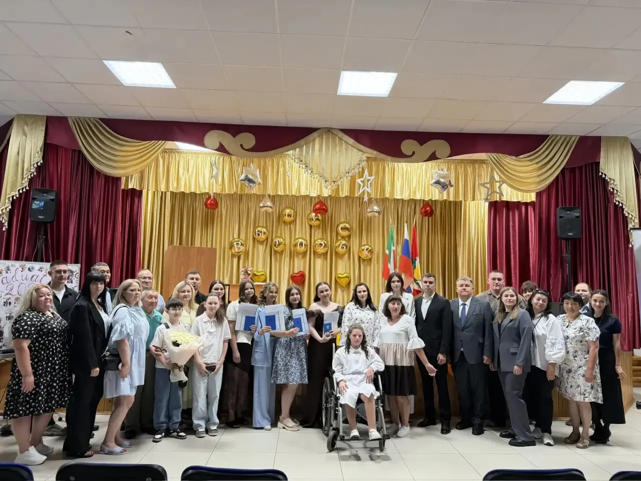 🎓 Миссия выполнена! В нашей школе прошло вручение аттестатов выпускникам 11 класса.
Поздравляем наш