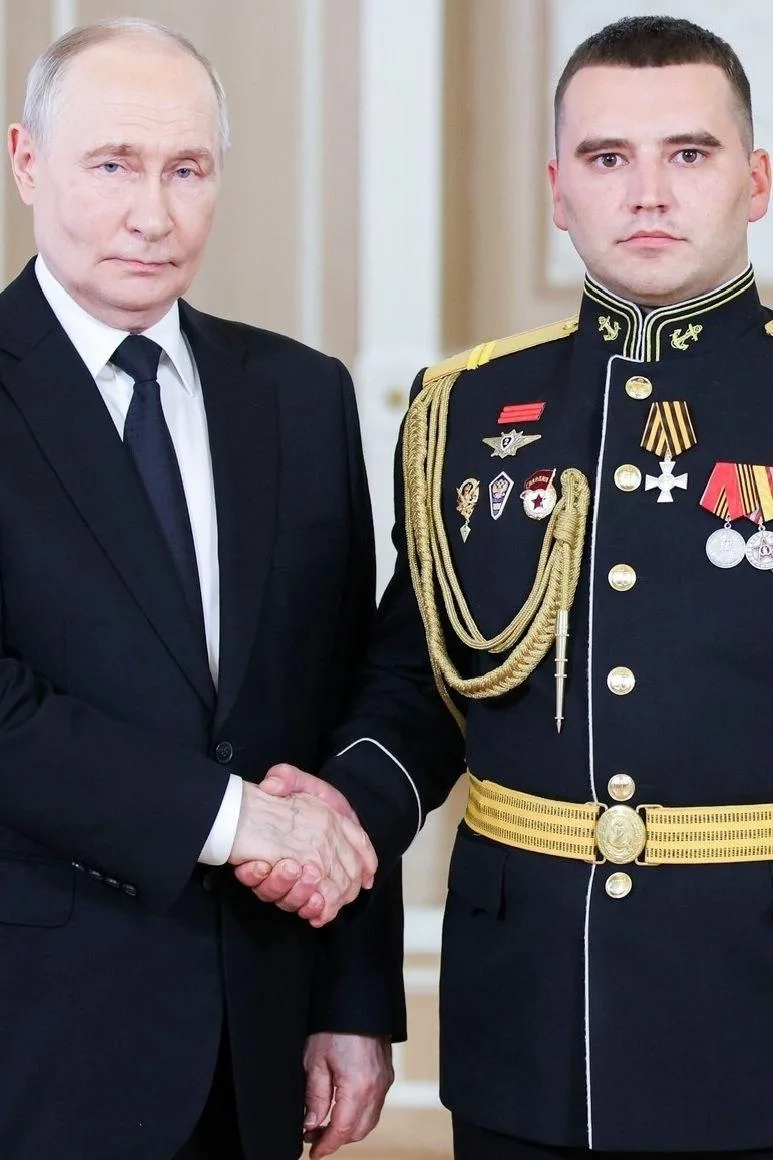 Военнослужащие Северного флота получили госнаграды

Президент России Владимир Путин вручил награды в