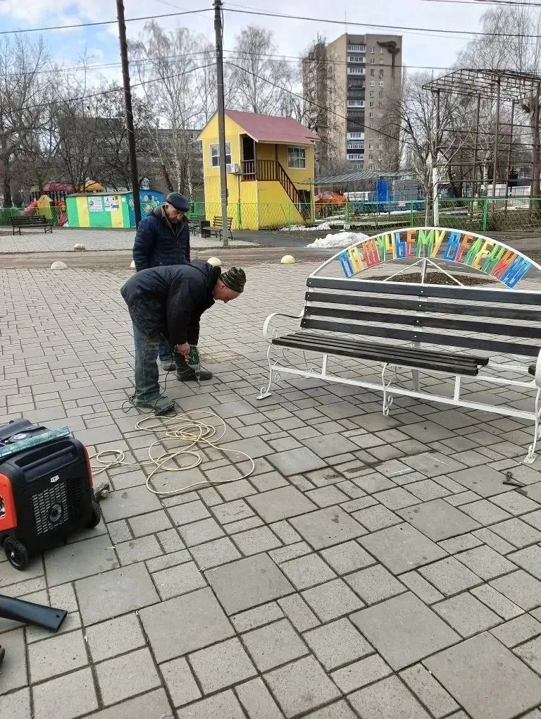 ✨ В балаковском детском парке установили сказочную лавочку с Емелей  В детском парке Балакова появил