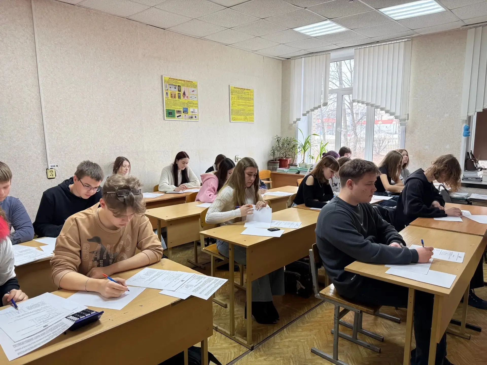 Дайджест событий Фестиваля 🛠️   Коротко о том, как прошли три главных события:  ⚡ Олимпиада по физик