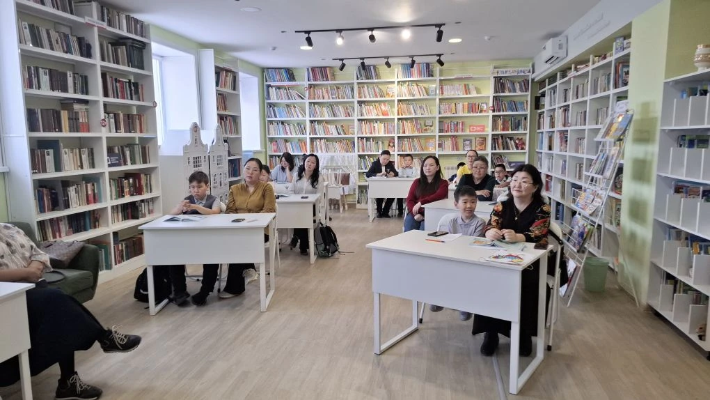 📖📚 Ыам ыйын 15 күнүгэр  үгэскэ кубулуйбут оскуола иһинэн ыытыллар "Ааҕар ыал" күрэх буолан ааста.
