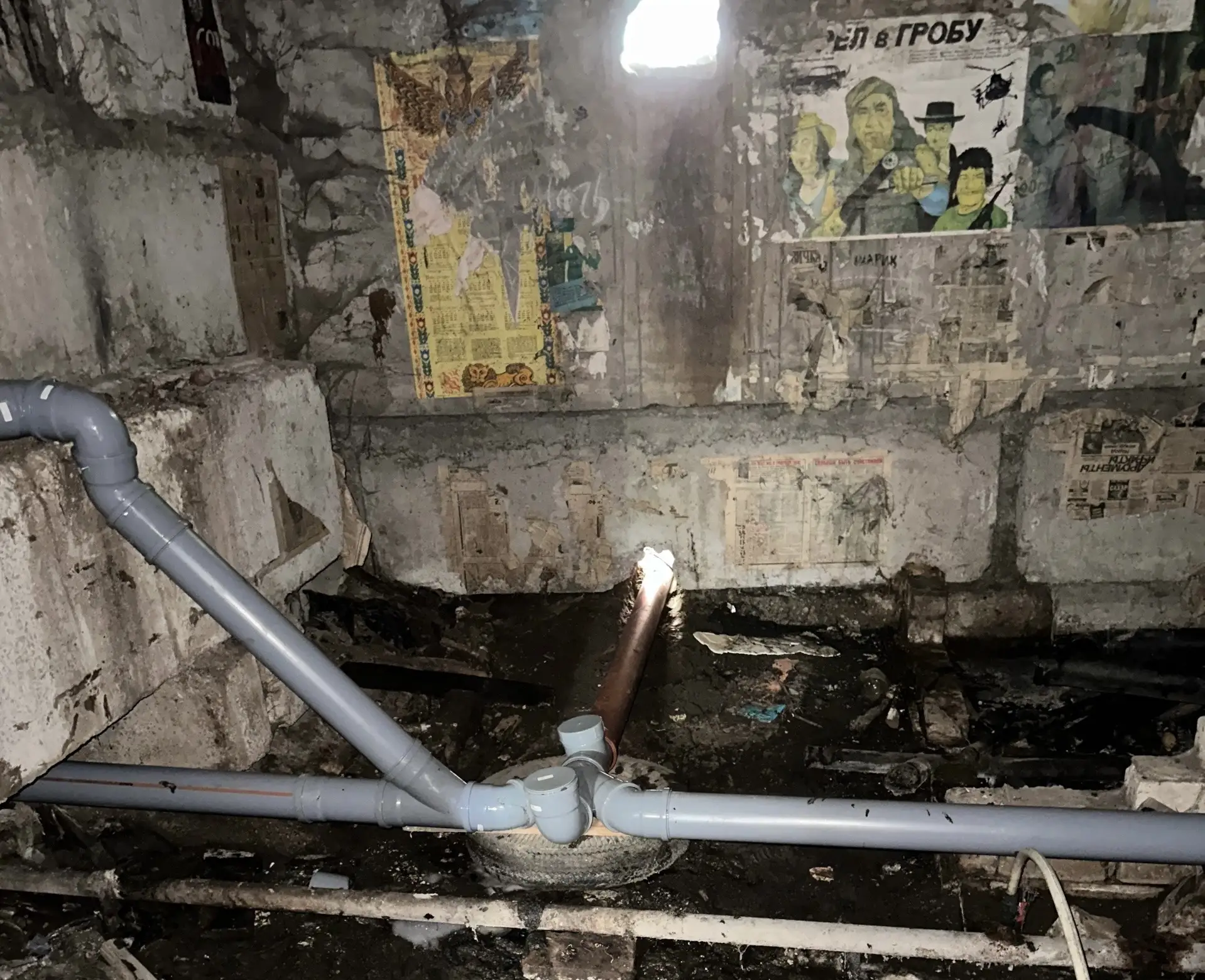 ⚒️Сегодня на МКД Сосновка,13  провели ремонт коммуникаций. Вместе с коллегами из МУП «ВКС» заменили 