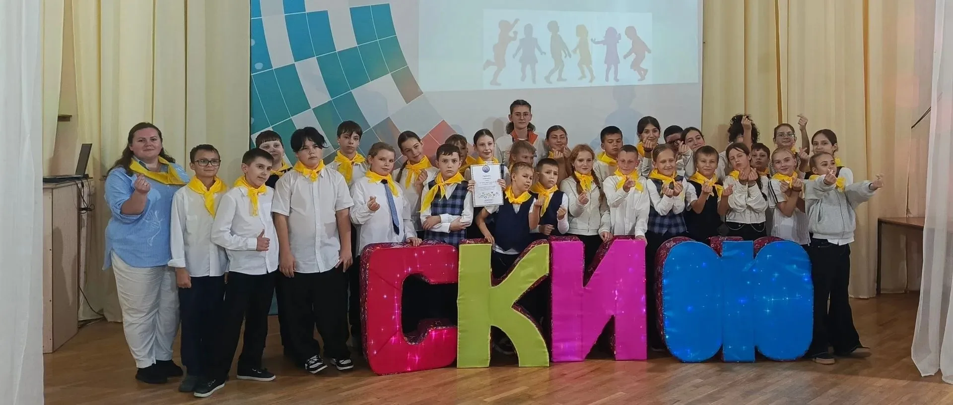 Учащиеся 5 «В» класса успешно прошли торжественное посвящение в СКИФы. В ходе мероприят...