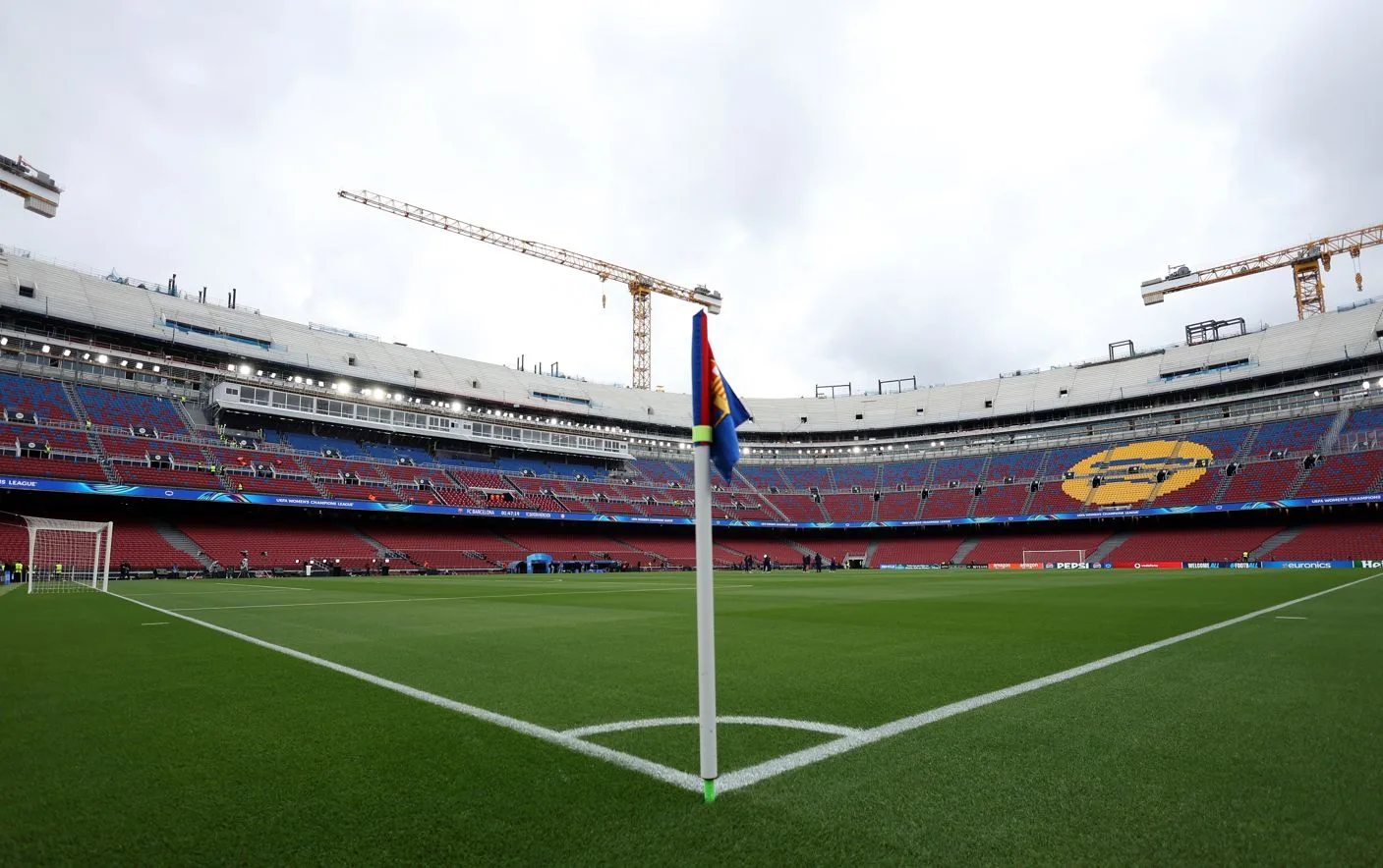 🏟 Финал ЛЧ на «Камп Ноу»

«Барселона» получила официальное одобрение от правительства Испании на пр