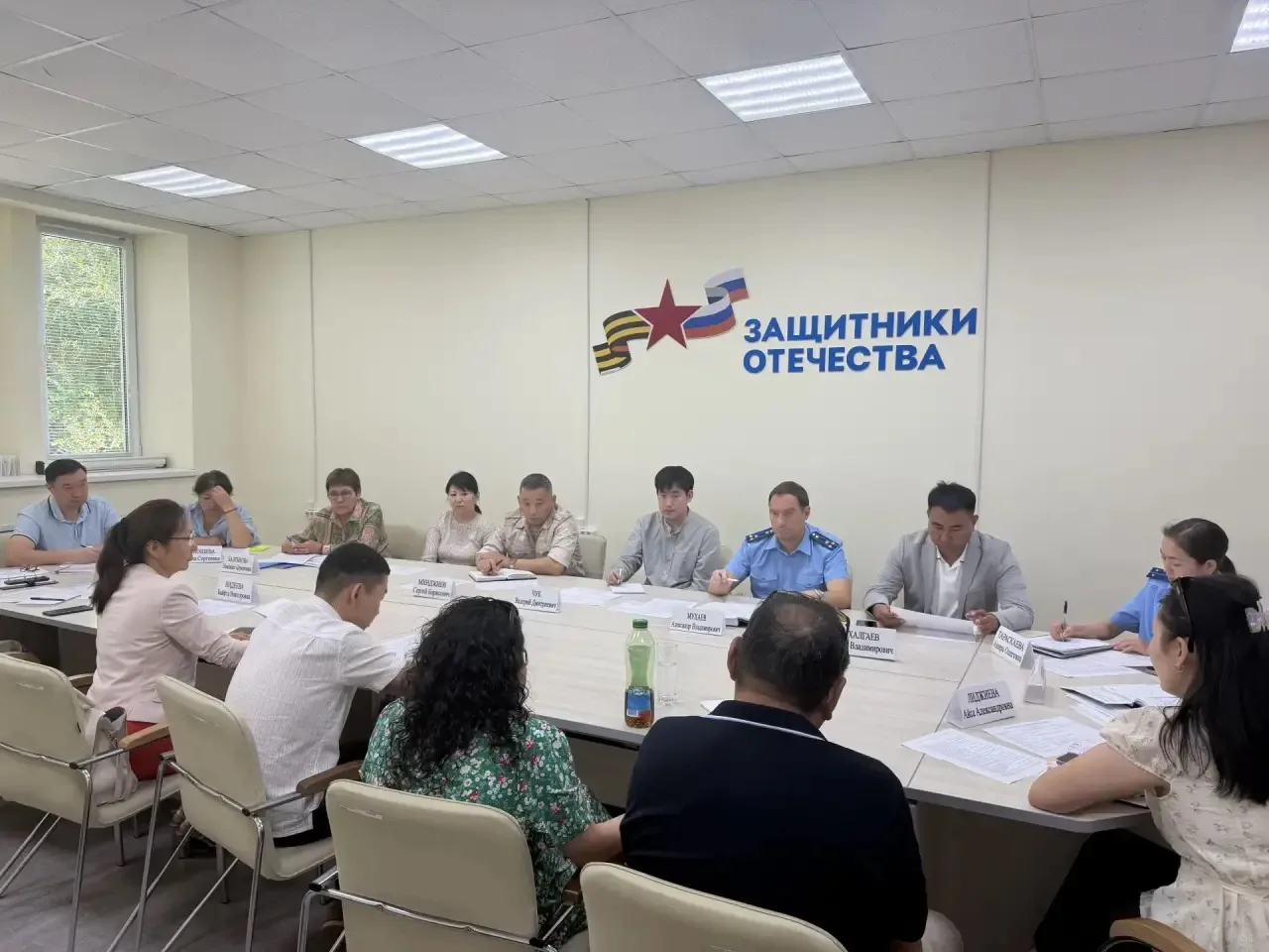 Первый заместитель прокурора республики совместно с представителями заинтересованных ве...