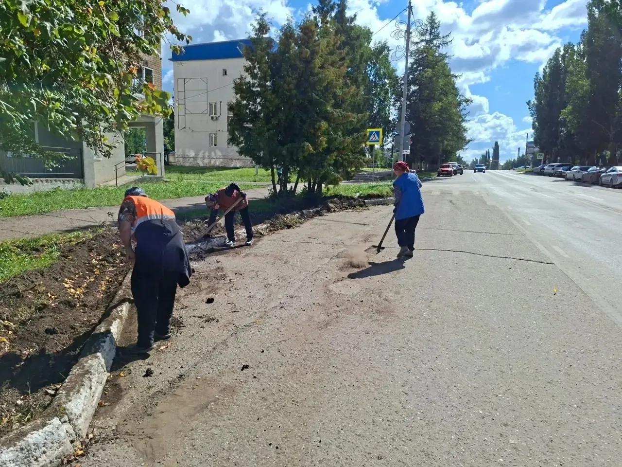 На территории города Туймазы продолжаются мероприятия по содержанию и благоустройству г...