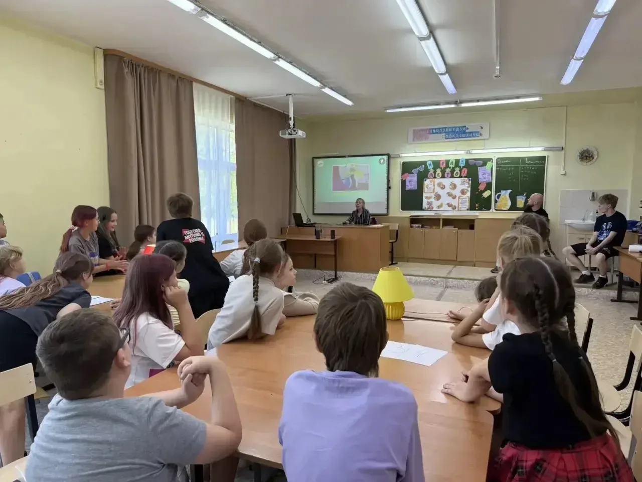 🐻🍯 — ?
🐰🏃🏻‍➡️🐺 -?
🐵👂🏻🐊-?
А вы угадали эти мультфильмы? 
Ребята нашего лагеря с легкостью с