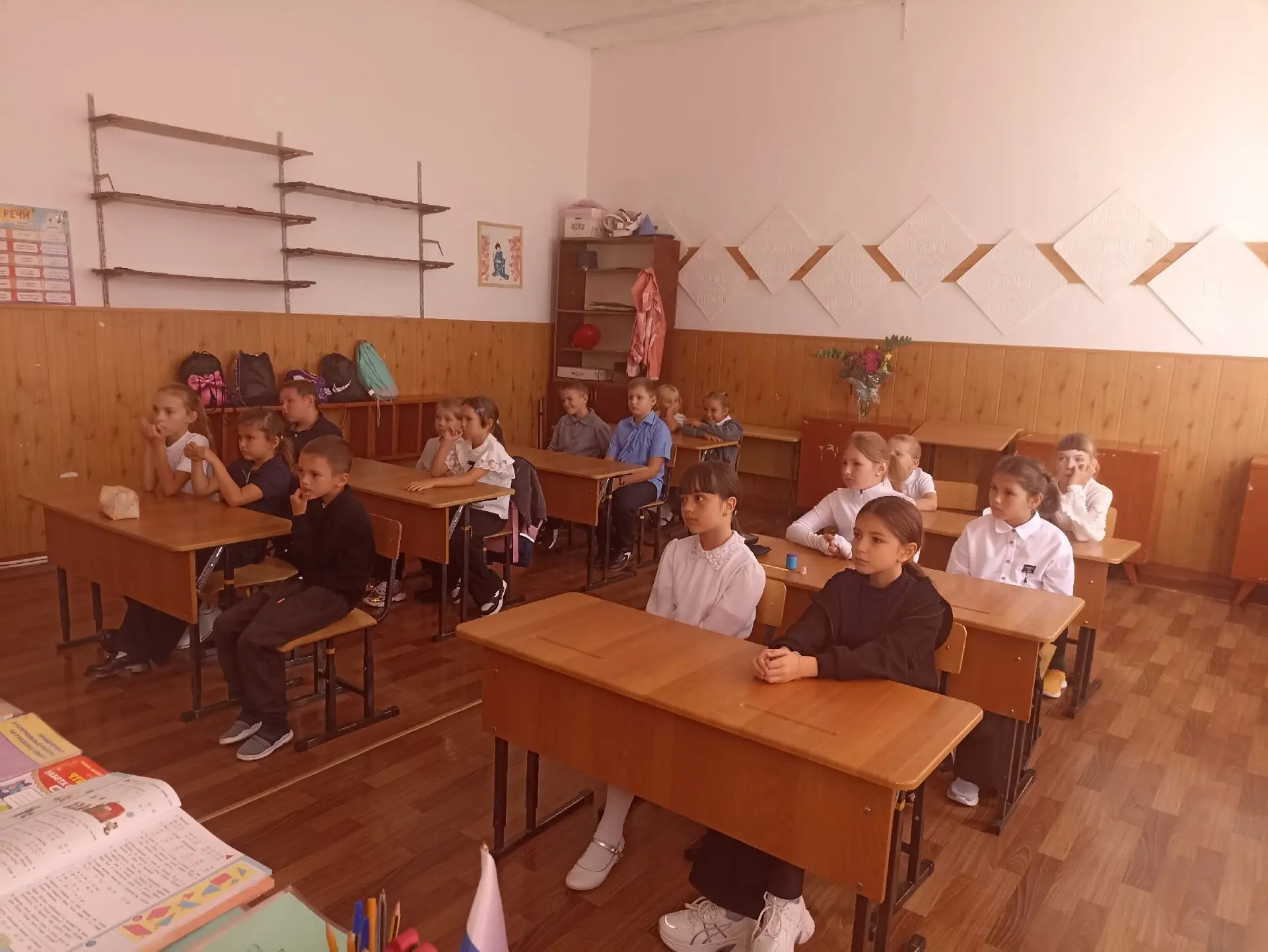 Мы живем в большой многонациональной стране, которая называется Россией, где все стремя...
