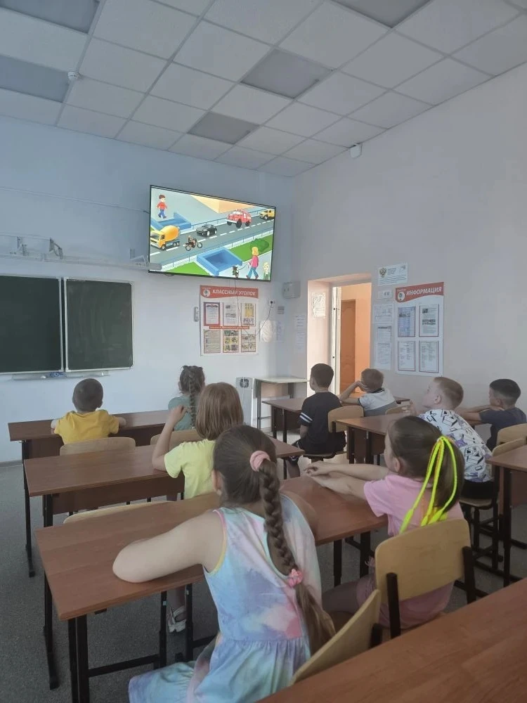 11 июня в лагере с дневным пребыванием детей в ГБОУ СОШ 30 прошел урок по ПДД "Пешеходный переходы".