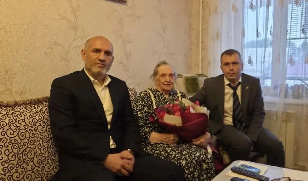 Поздравить с юбилеем единственную жительницу Буйнакска, пережившую блокаду Ленинграда, ...