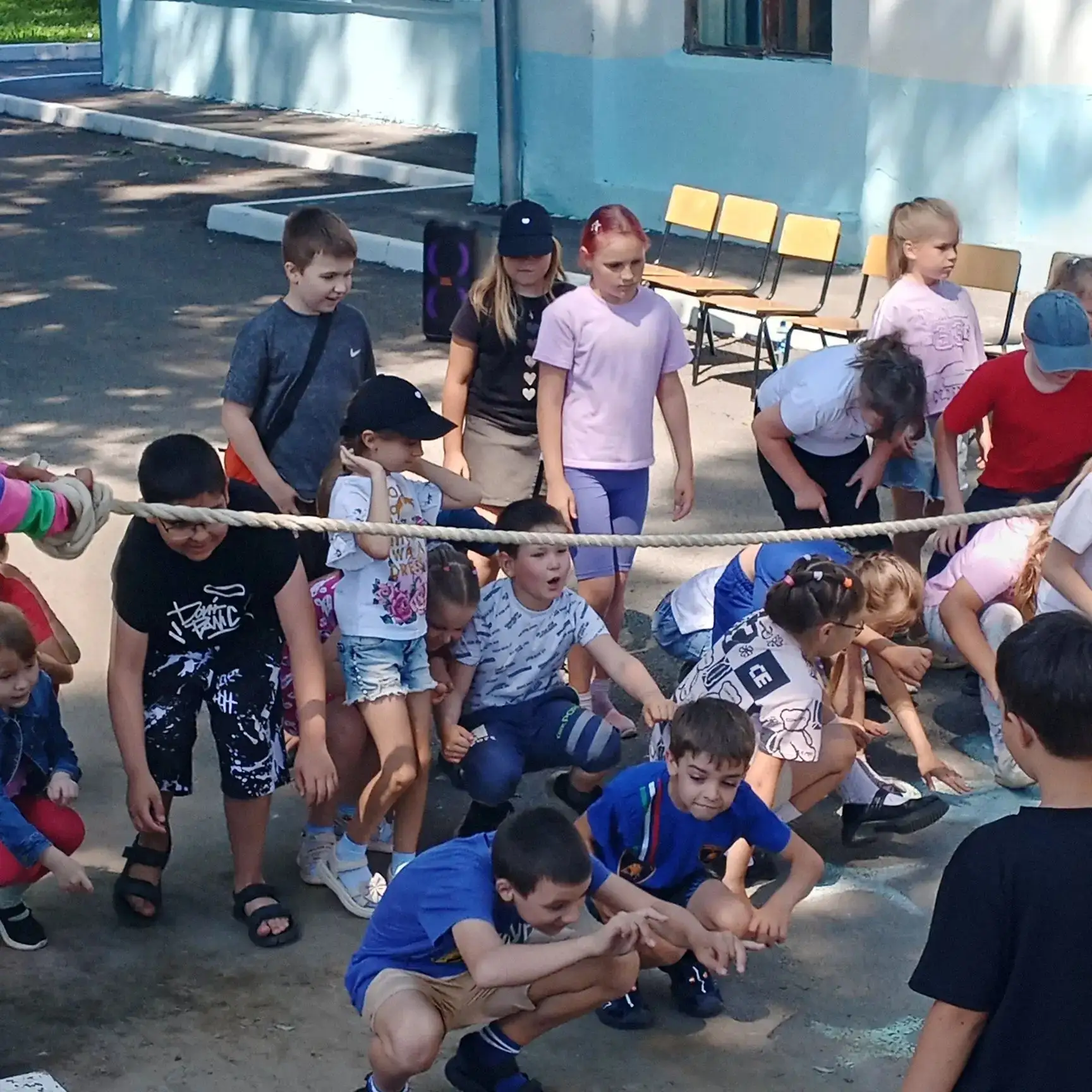 День здоровья удался! 🔥 Школьный двор на время превратился в настоящую площадку для весёлых стартов
