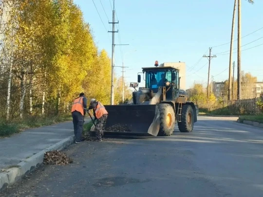 В Асбесте продолжается осенняя уборка дорог и улиц