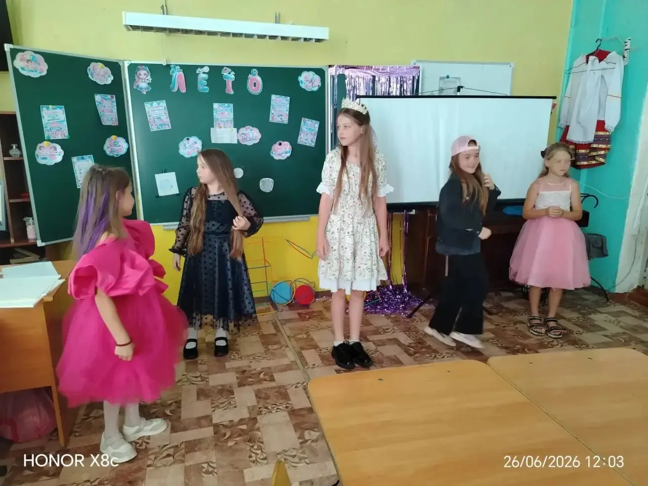 Утро 26 июня, шестнадцатый день в пришкольном лагере «Солнышко», традиционно началось с энергичной з