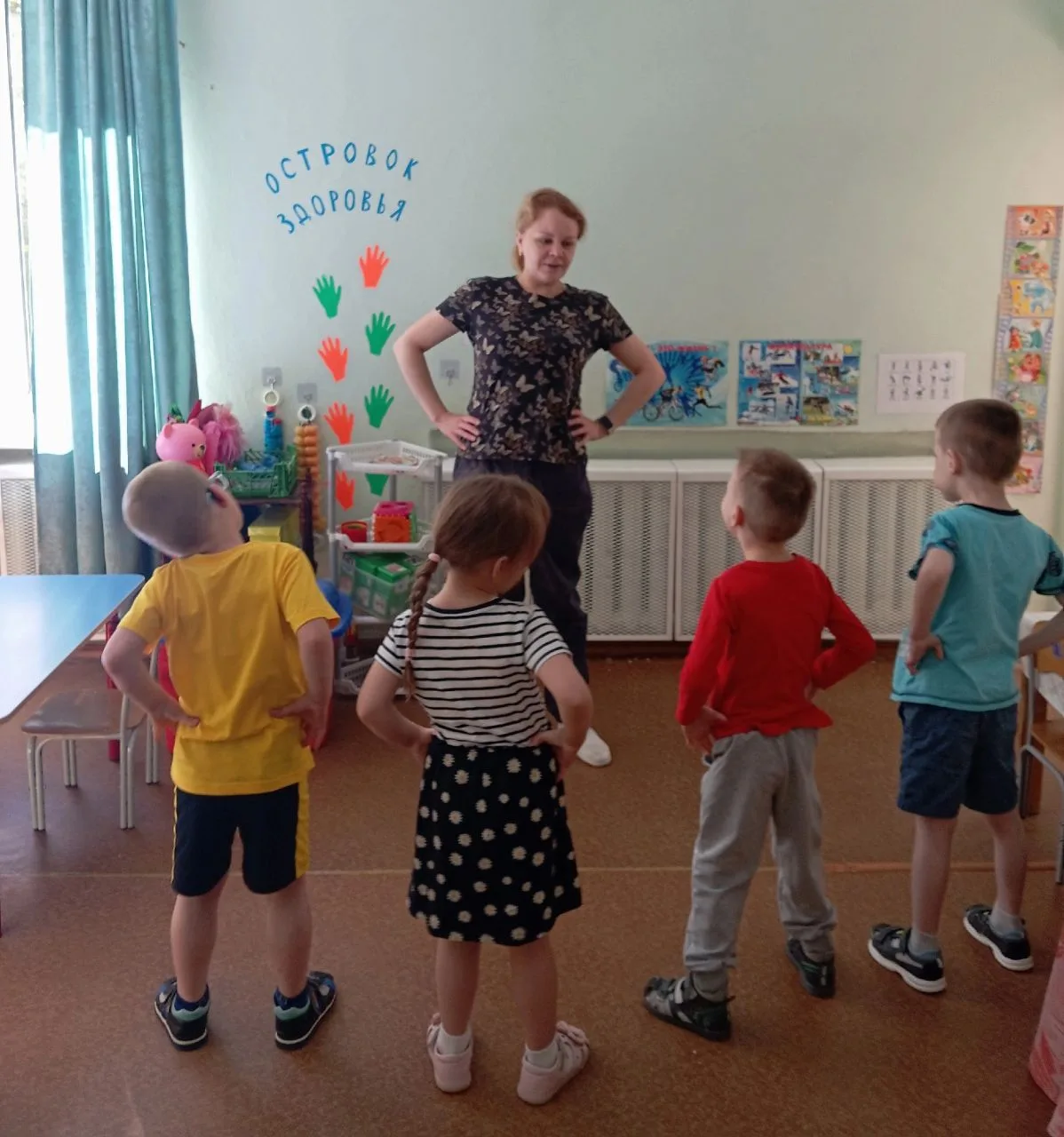 🍃👫Летние дни👫🍃

Ребята группы " Непоседы" весело и активно проводят летние будни. 

Утром ребята