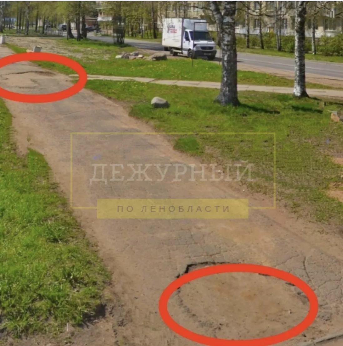 Здравствуйте! Тихвин Проезд Бойцов 4-й Армии есть тротуар который идёт вдоль Коммунального квартала.