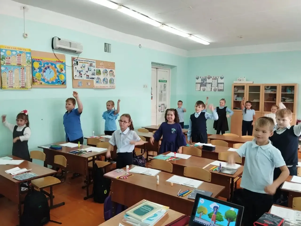 🏋️‍♀️Утренняя зарядка в школе: бодрость, здоровье и дисциплина с первых минут дня.