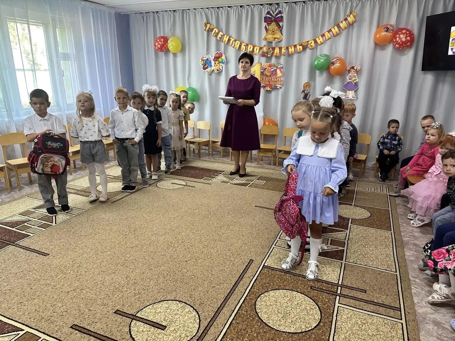 Сегодня в детском саду прошёл праздничный утренник, посвящённый Дню знаний. Ребята с ра...
