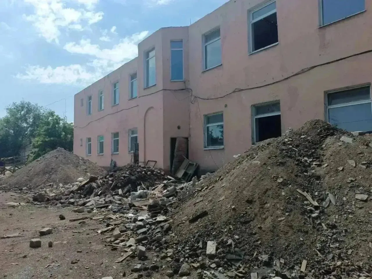 🏥 В городах Молодогвардейск и Суходольск начался капитальный ремонт поликлинических отделений

Здан