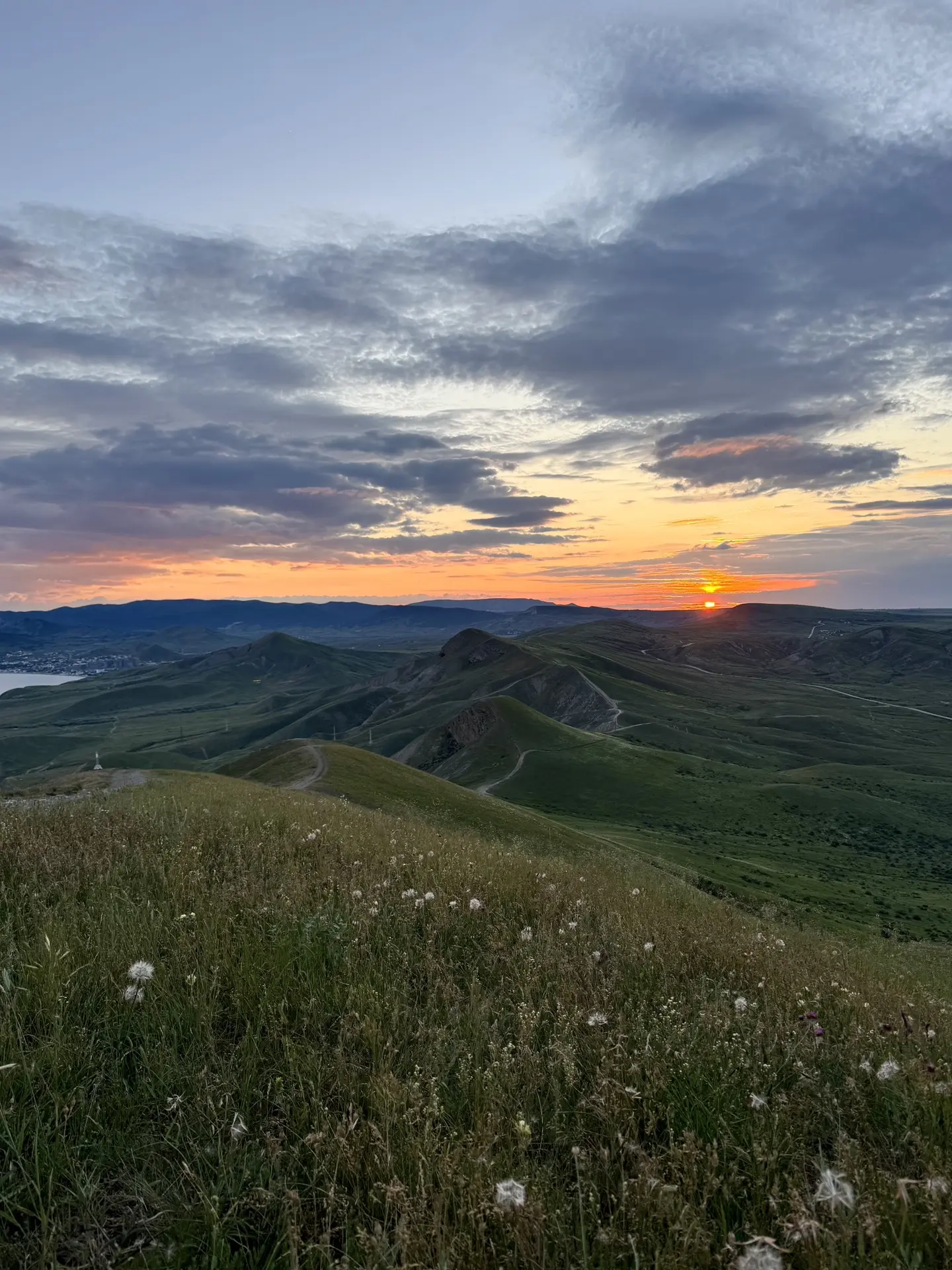 В районе Феодосии обязательной локацией было плато Джан-Кутаран.

Это невероятно живописное место, с
