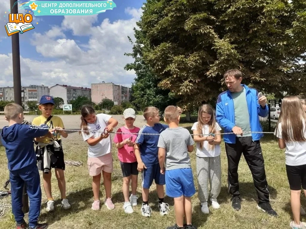 Яркие воспоминаниями о школьном лагере

😊Вот такие яркие воспоминания, наполненные звонким смехом, 