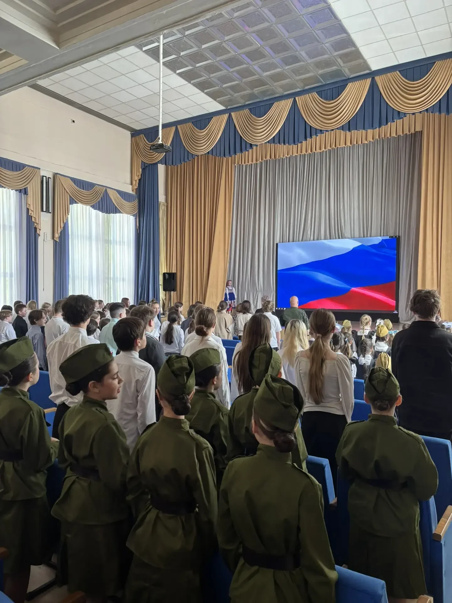«Никто не забыт, ничто не забыто» Сегодня в стенах гимназии встретились прошлое и настоящее, дети и 