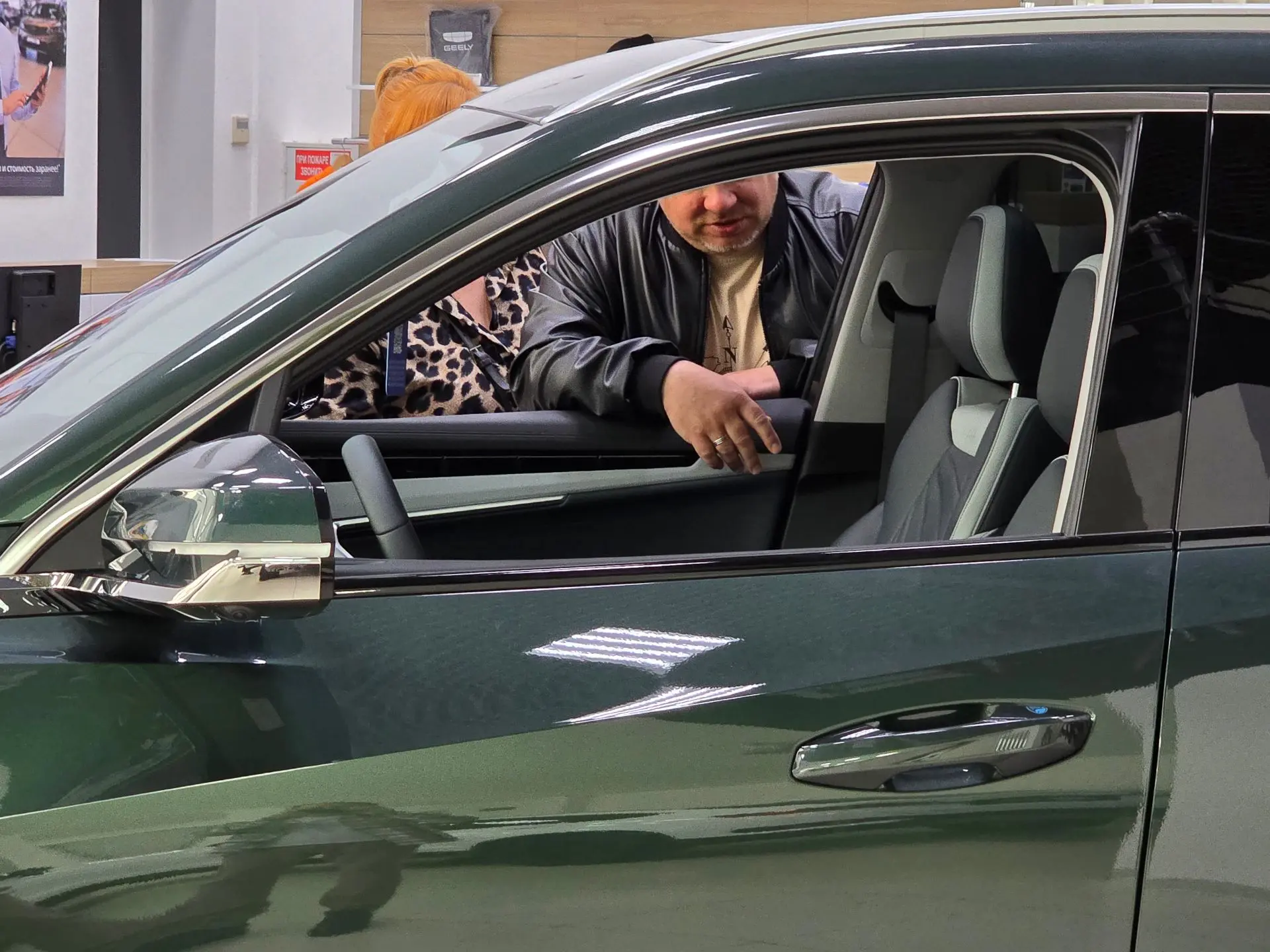 🚨🔥 Китайские авто против Европы: почему россияне всё чаще выбирают «китайцев»
Ещё пару лет назад к