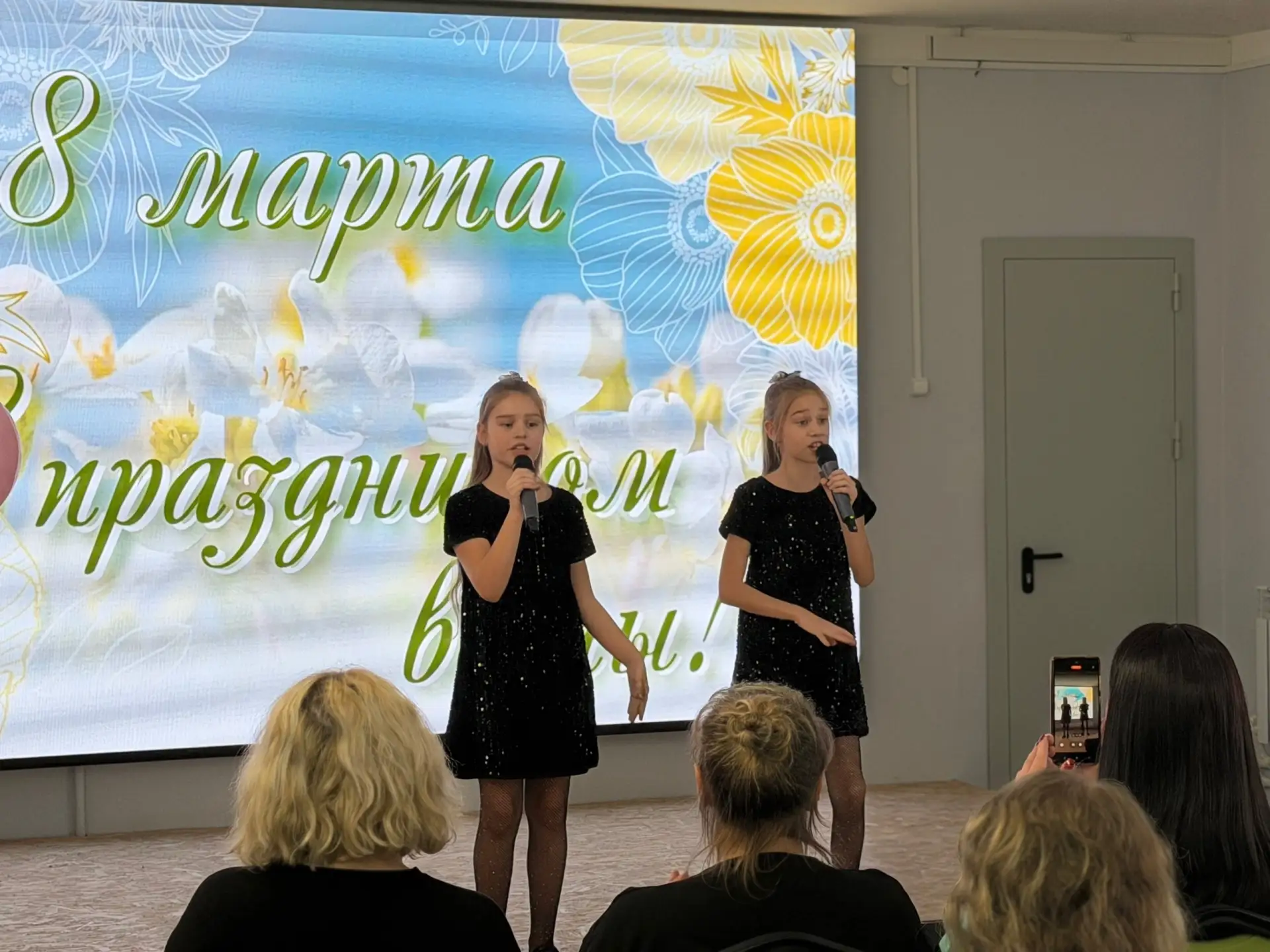 Весна приходит с первым праздником, и наша начальная школа сегодня расцвела! 🌷Ведь у нас прошёл удив