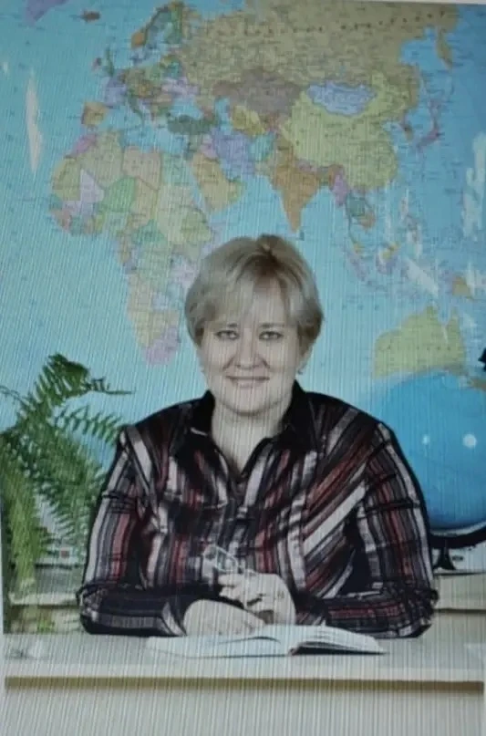 ДЕНЬ НАСТАВНИКА  Я, Фомина Анна Александровна, третий год работаю в МБОУ СОШ № 20 учителем истории и