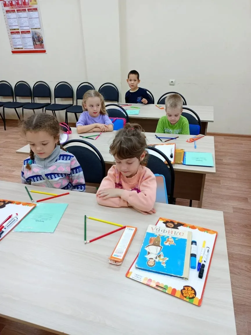 📚📖 "Табигать балалары" түгәрәгенә авазлар һәм хәрефләр өйрәнергә килгән балаларның Әлифба белән са