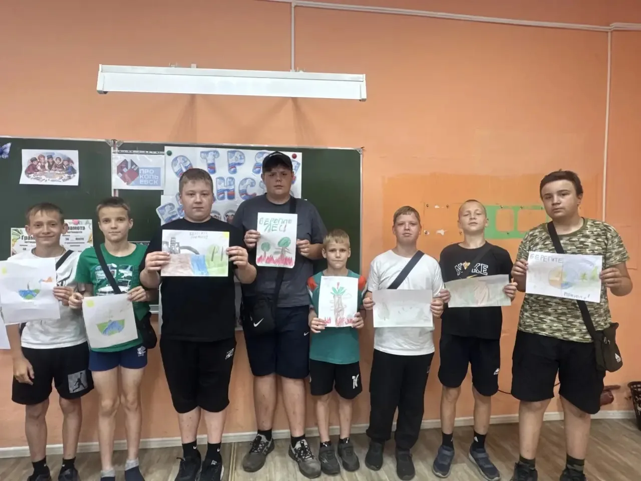 🌞 В школьном лагере «Солнышко» прошёл экологический конкурс рисунков «Сделаем Землю чище и краше». 