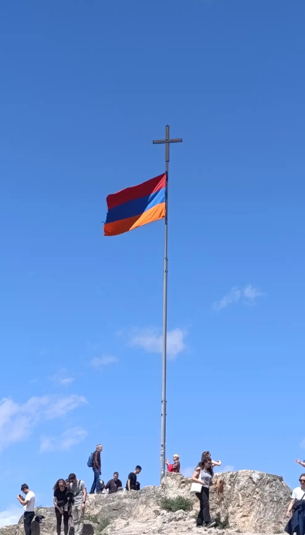 🇫🇷🇦🇲Après une journée à visiter des monastères et des sites historiques, les paysag...