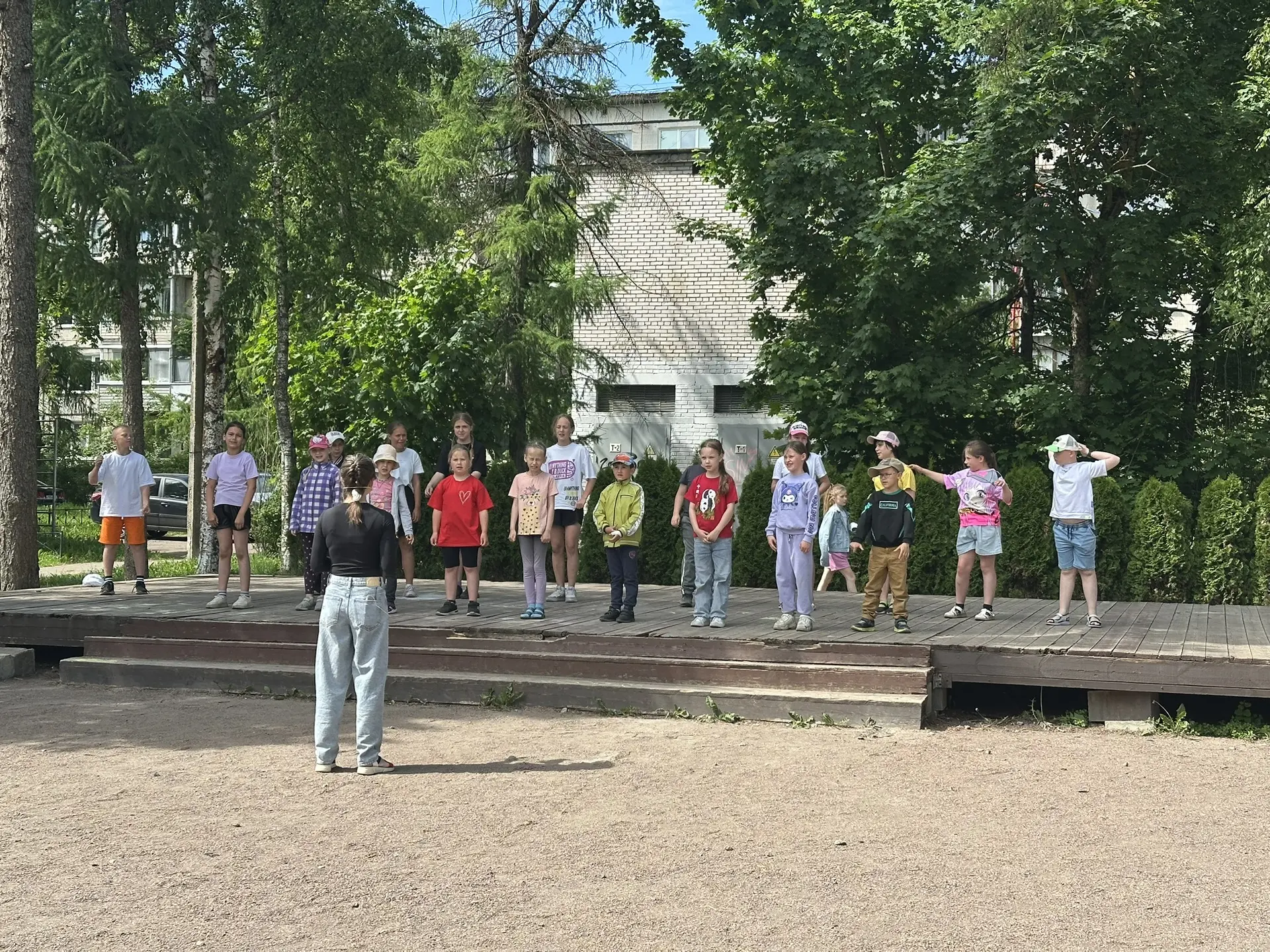 🎉 Мероприятие ко Дню России в ЛОЛ «Родничок» прошло на ура!