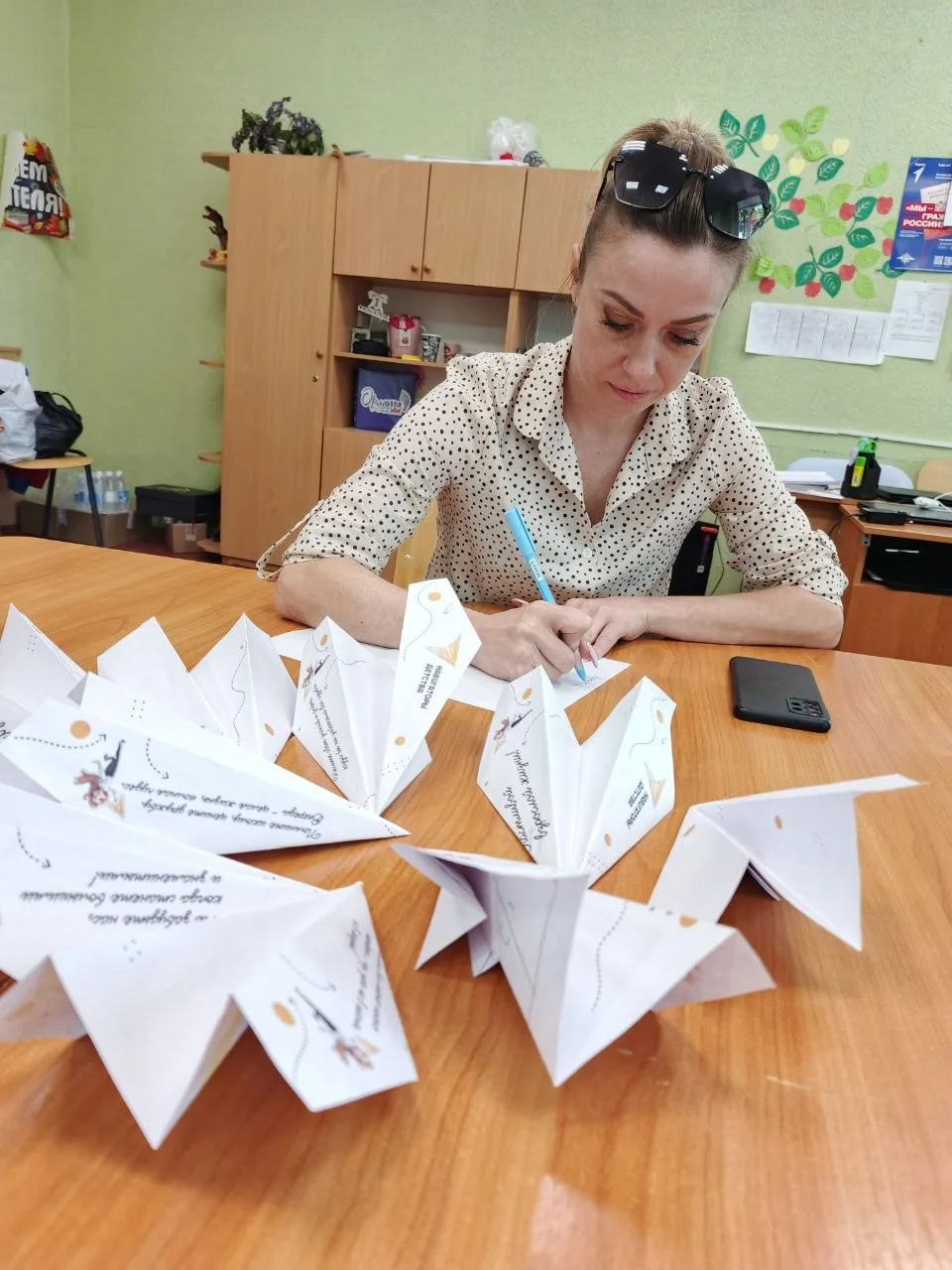 «Самолётик будущего»: нить, соединяющая первый и одиннадцатый классы ✈💫

В преддверии Последнего зв