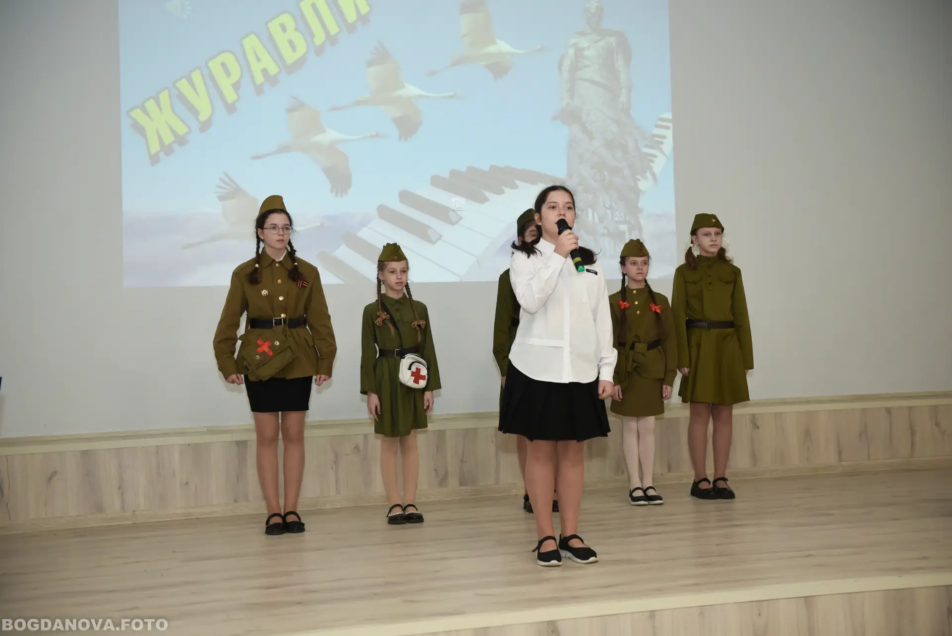 В актовом зале лицея состоялась литературно-музыкальная композиция «Мы будем помнить бесценный подви