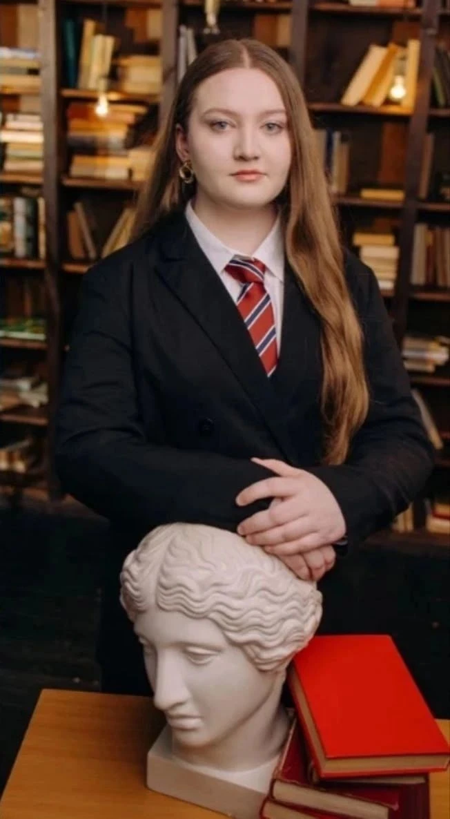 Ученица 11а класса Хурматуллина Полина показала блестящие знания и получила высокие баллы на ЕГЭ по 