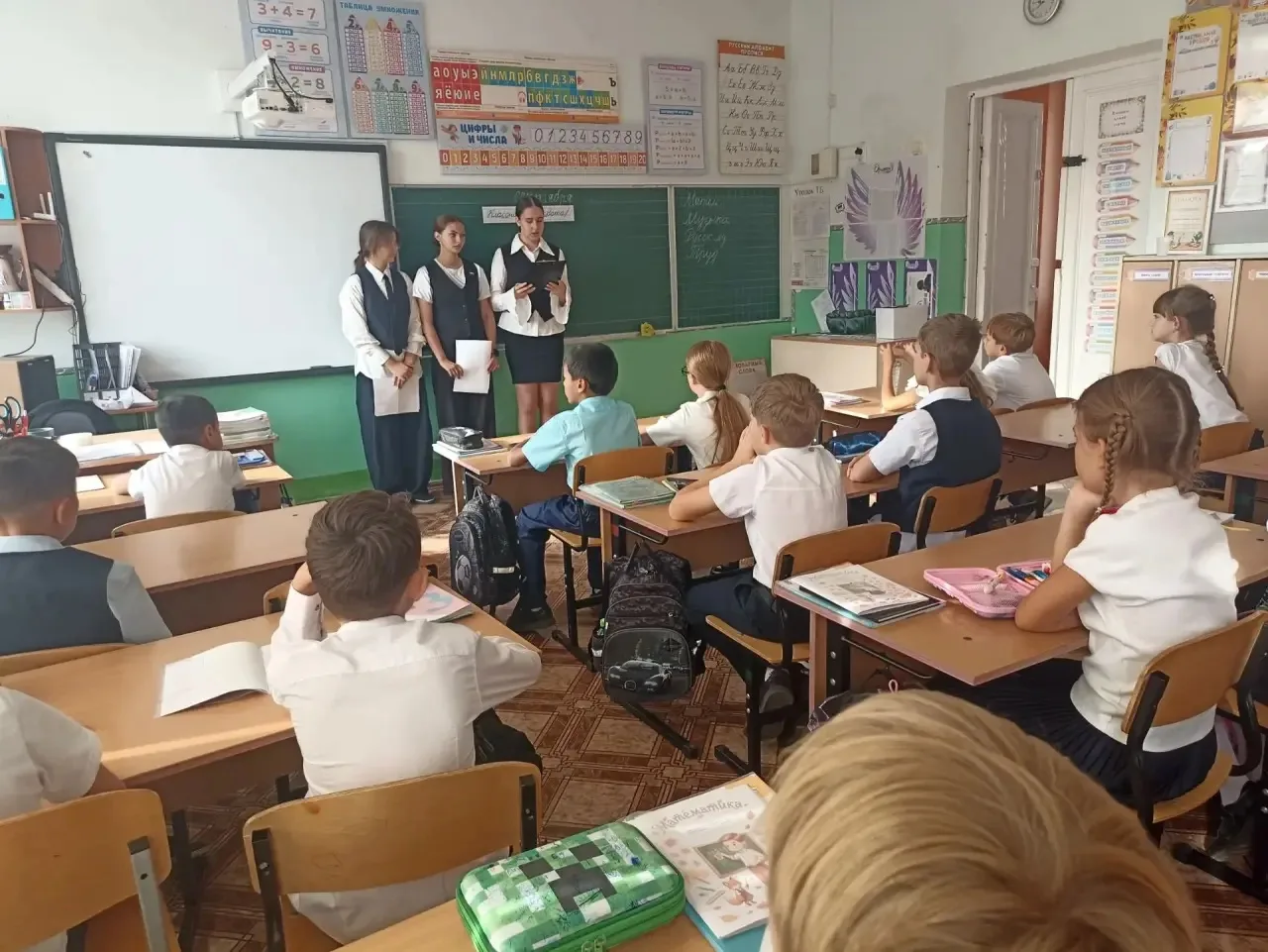 Представители школьного ученического самоуправления провели для учащихся 3-Б класса кла...