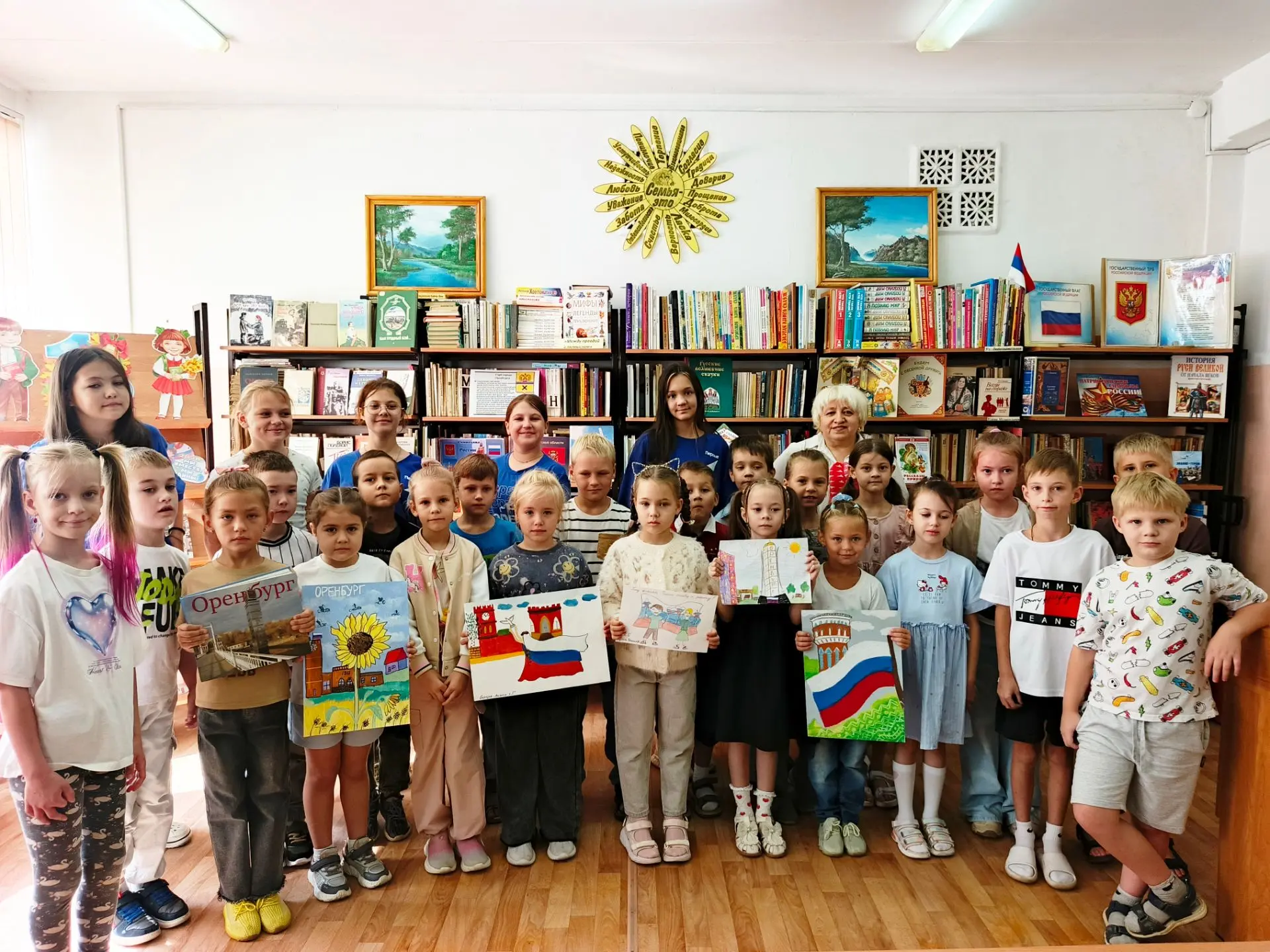 📚 В преддверии Дня города для обучающихся первых классов прошла экскурсия в библиотеку...
