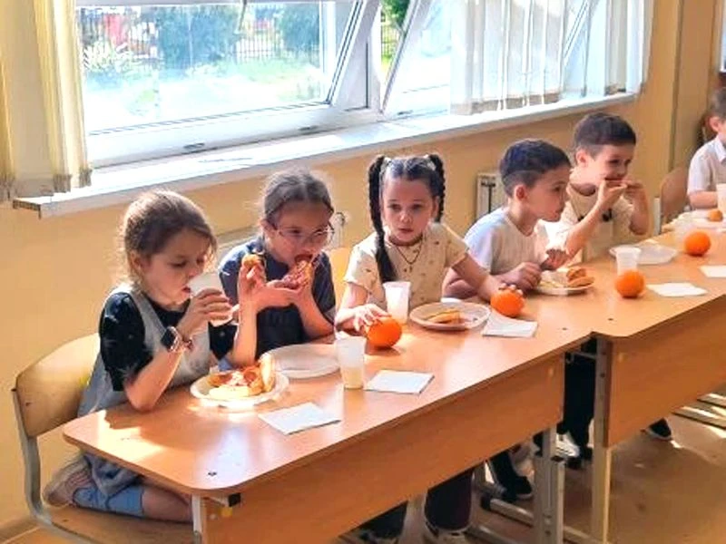 🎉 Ура! Мы больше не первоклашки?.. Стоп, пока ещё первоклашки! Но уже с большим стажем! 🎓  🚀 18 мая 