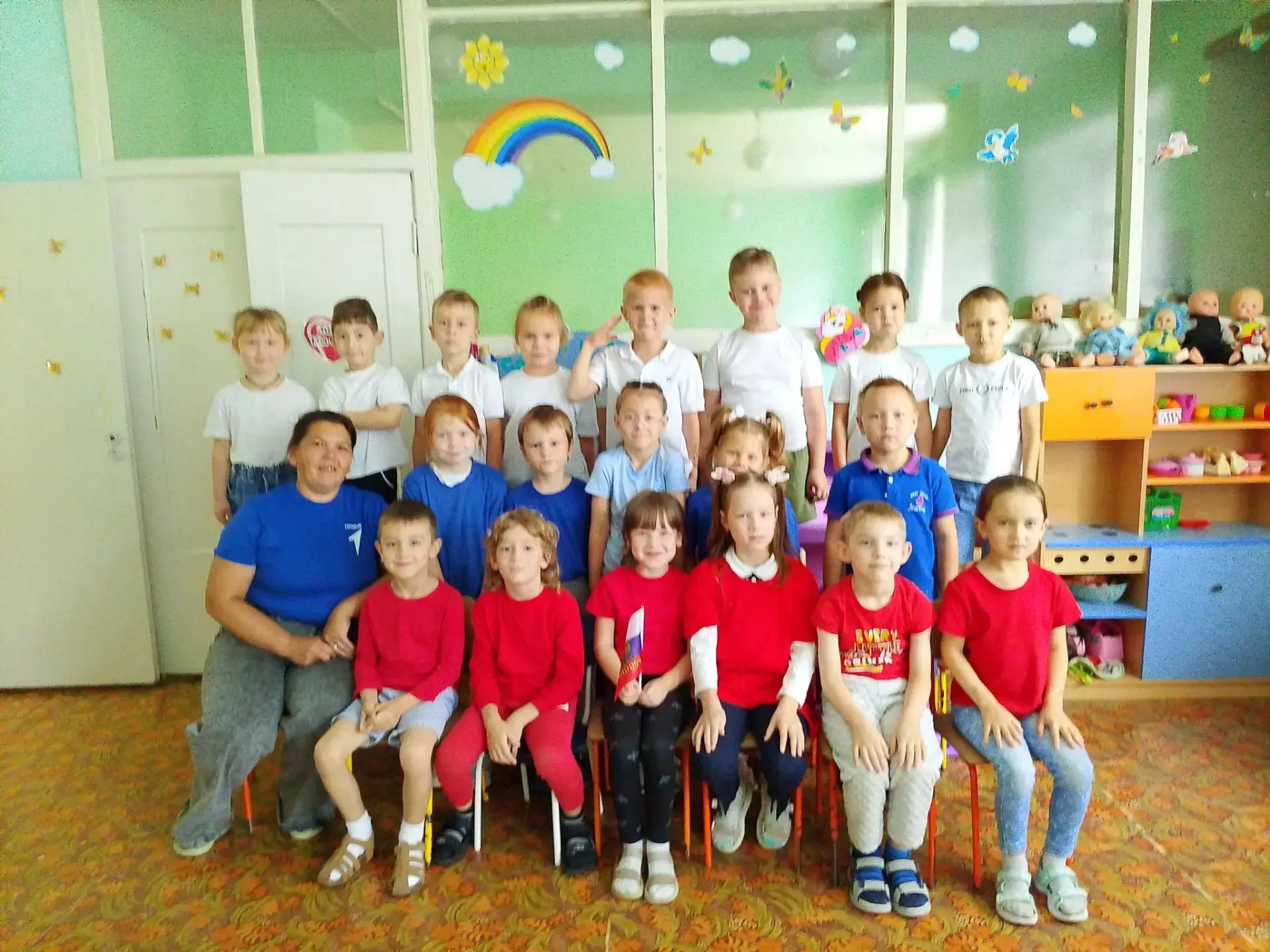 С флагами в руках — с Россией в сердце! 🇷🇺
