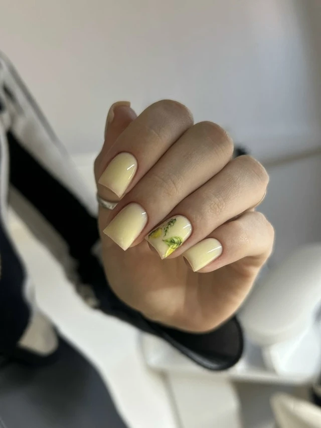Первый по ногтям💚   в TG    в VK