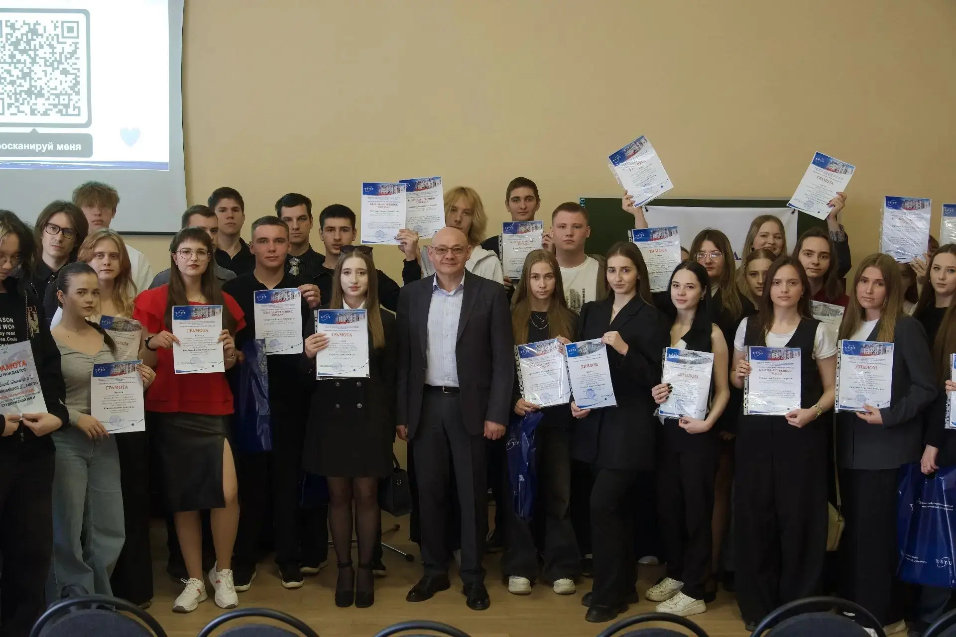 Торжественное закрытие Фестиваля «Наша сила — в гармонии многообразия!» 🎓✨  🏆 7 апреля мы подвели ит