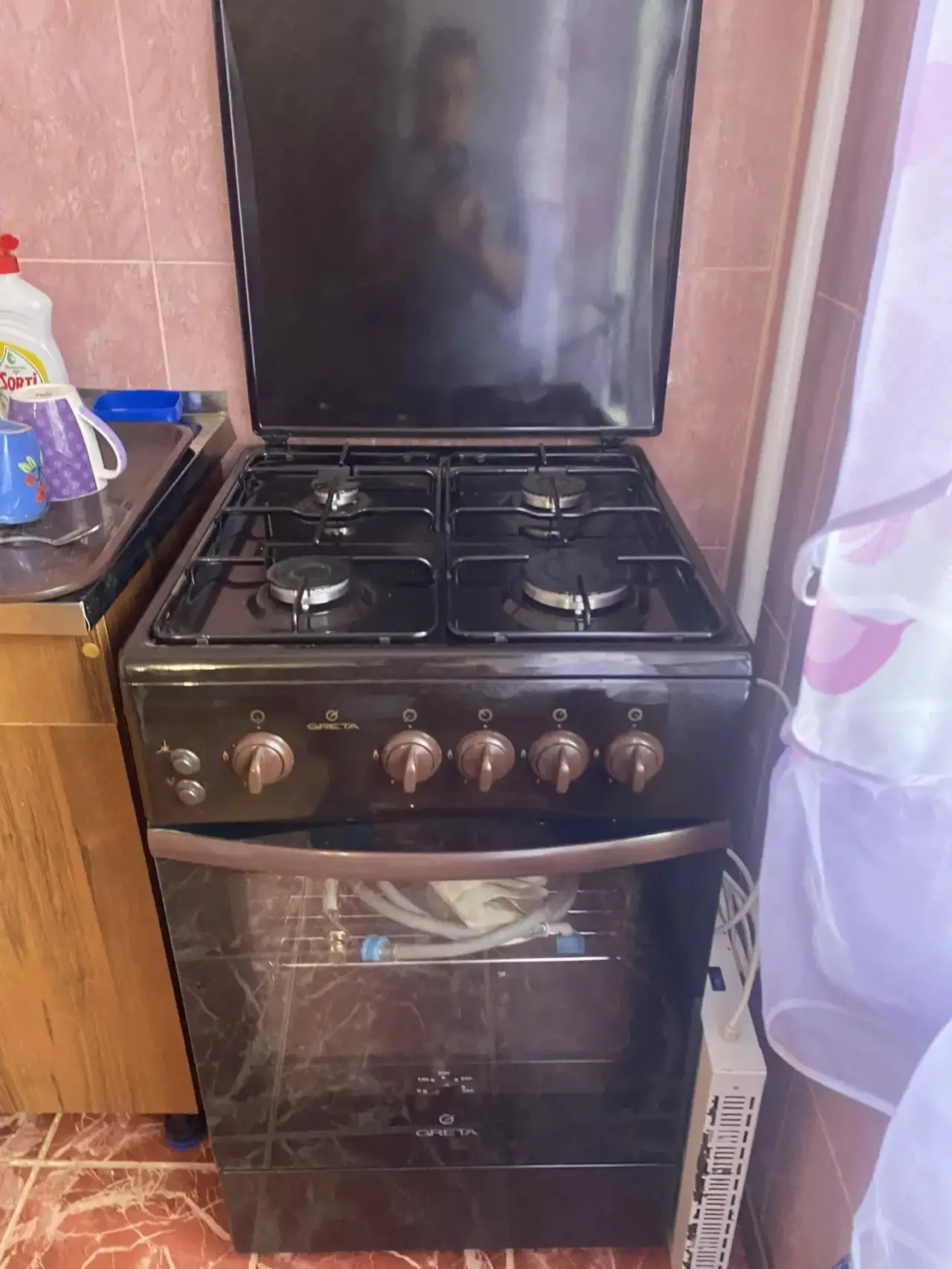 Продам газовую плиту. Состояние новое. В эксплуатации не была. Стаханов. Телефон для связи