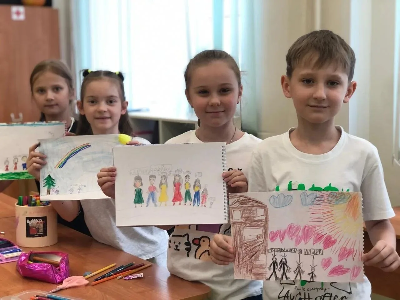 🎨 «Моя семья»: когда в каждом штрихе — любовь и память ❤️

В День семьи, любви и верности в пришкол