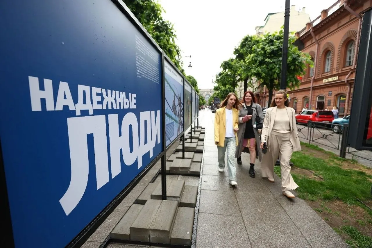 Более чем в 20 городах России открылись фотовыставки «Надежные люди», посвященные сотру...