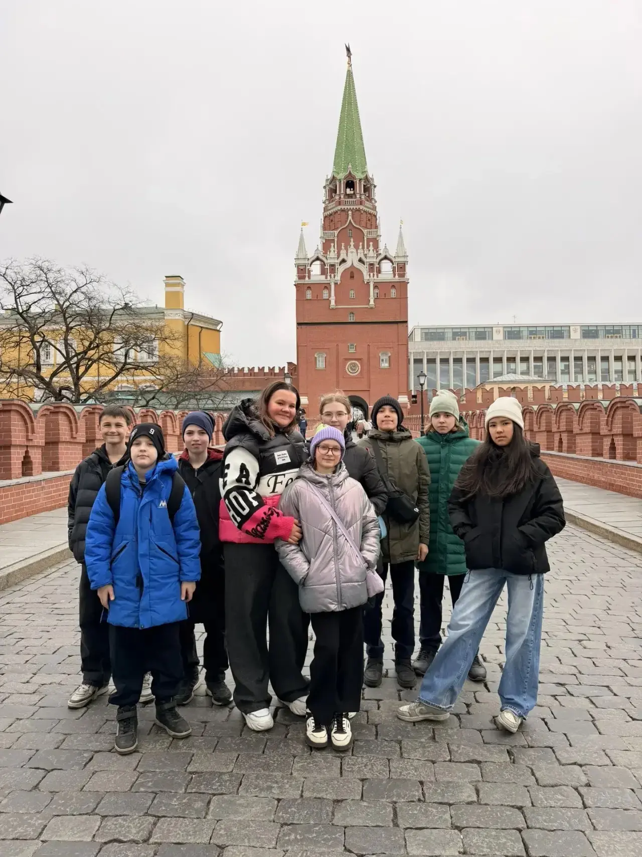 Ученики 6 «Э» класса посетили экскурсию в Алмазный фонд Московского Кремля.   Школьники познакомилис