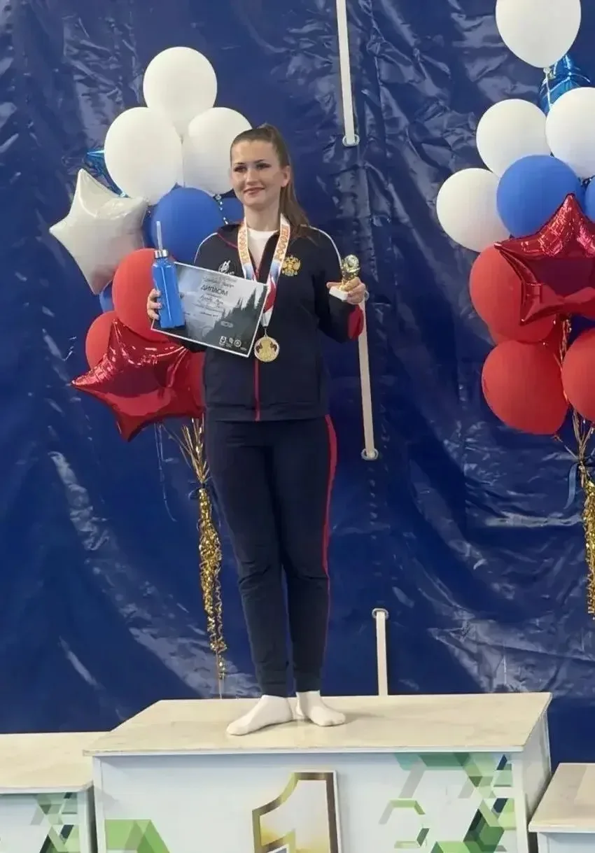 Ученица 7е класса Агеева Рада заняла 1 место в Хабаровске на фестивале воздушной гимнастики «Дыхание