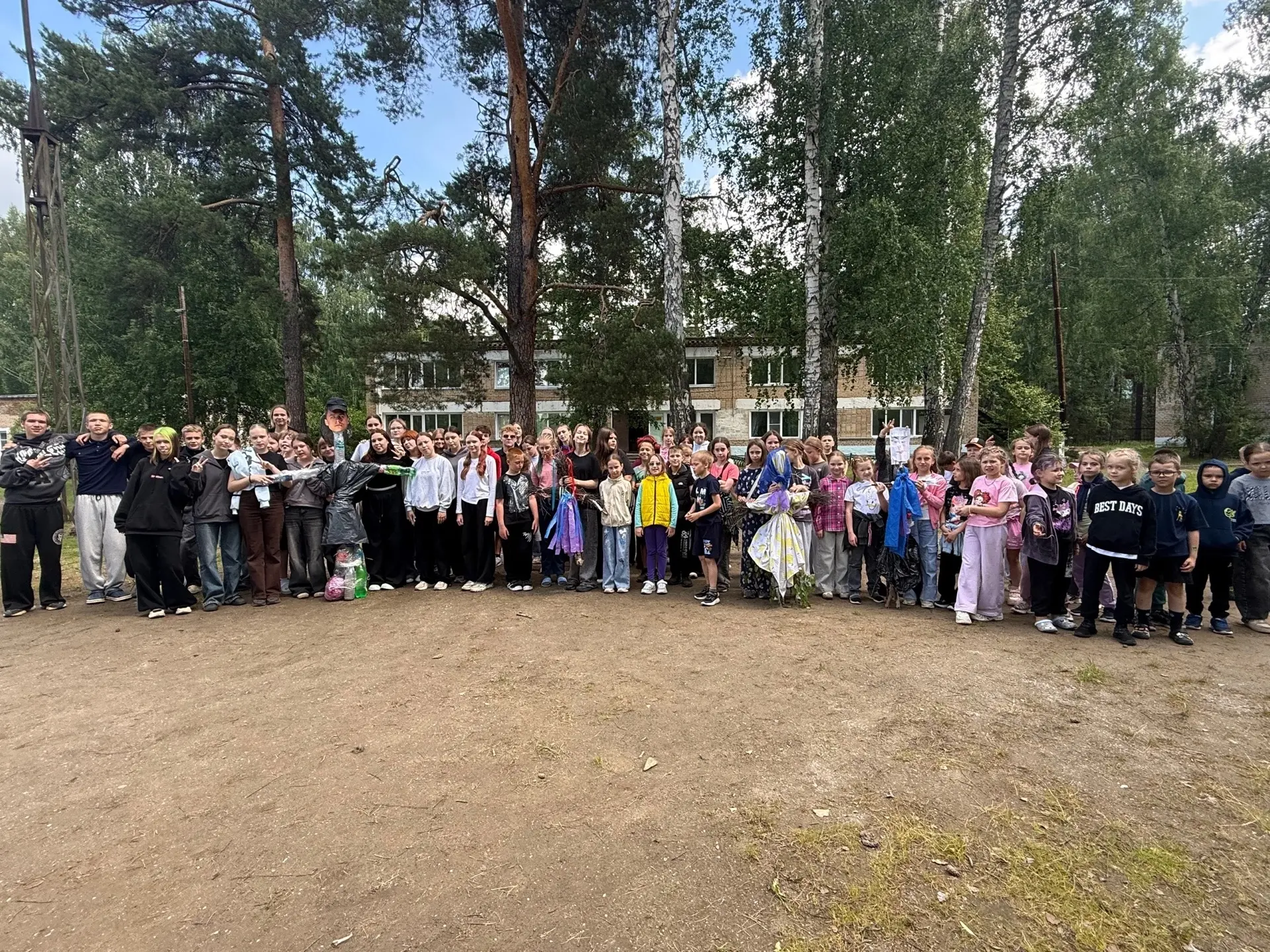 Отчёт от 14.06.2026✨

День начался с творческого хаоса в самом хорошем смысле 🔥
Все отряды мастерил