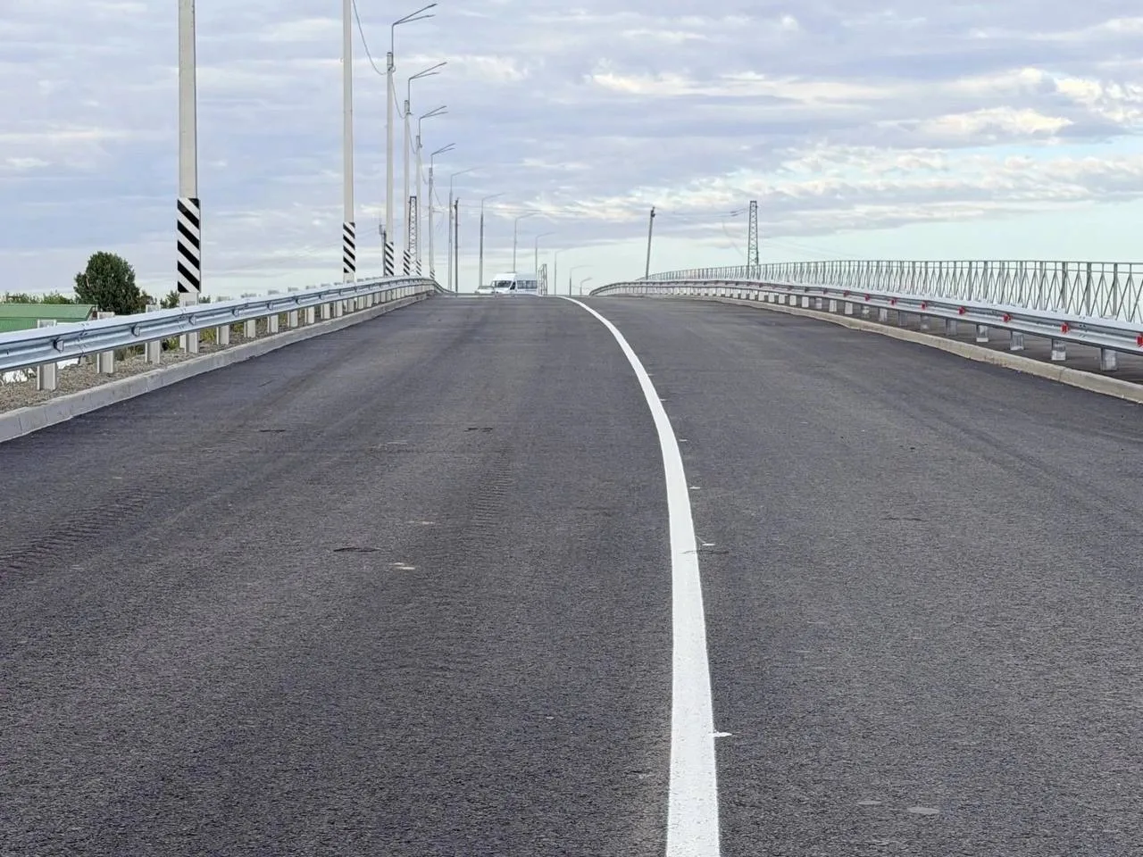 🌉 «Горбатый мост» в Россоши стал на 2,5 метра шире после капремонта.