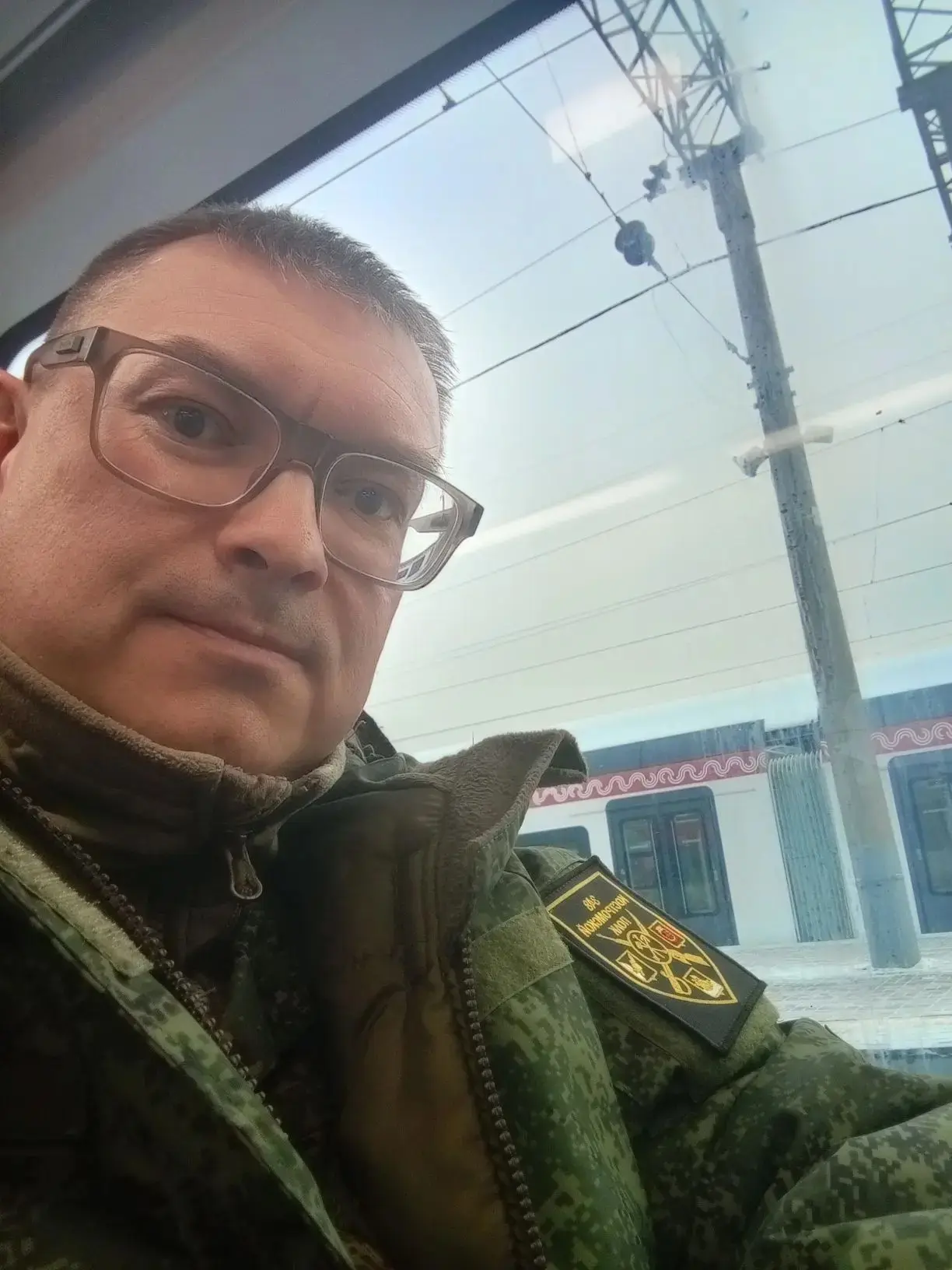 Последний выстрел
 
Когда-нибудь умрёт последний выстрел,
Последний взрыв остынет набегу.
Над полем 