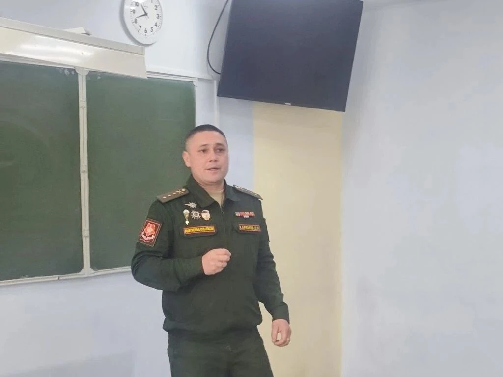 В нашей школе состоялась встреча семиклассников с ветераном боевых действий, участником СВО Каримовы